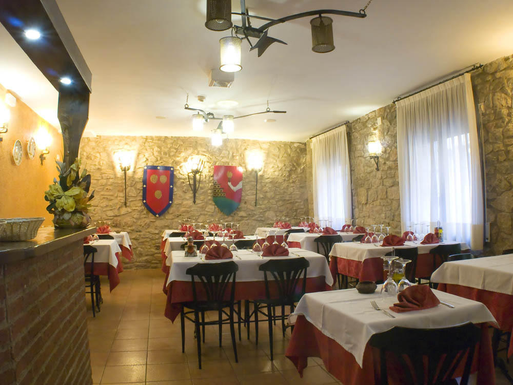 Fonda Bohemia Riuot Aparthotel Montblanc Exteriör bild